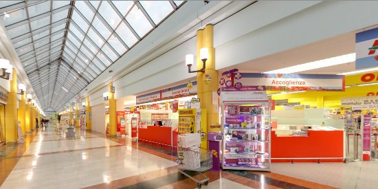 un-grande-centro-commerciale